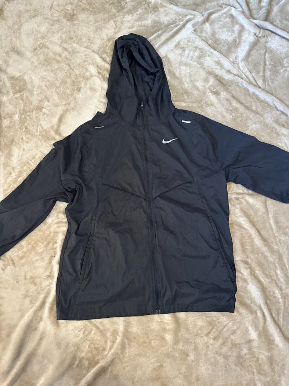 Nike Collapsible Windbreaker – Men’s Small